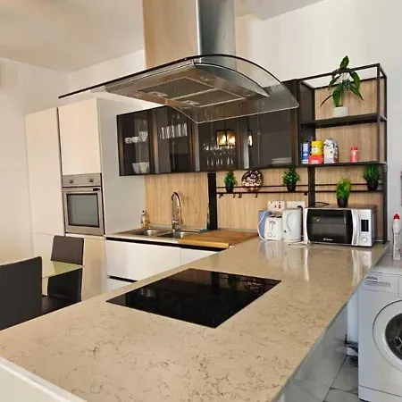 Modern, Spacious 4-bedroom, 3-bathroom At Swigg 2 Apartament