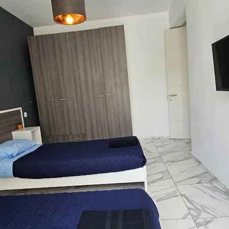 Apartament Modern, Spacious 4-bedroom, 3-bathroom At Swigg 2