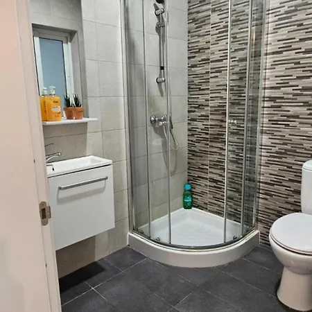 Апартаменты Modern, Spacious 4-bedroom, 3-bathroom At Swigg 2