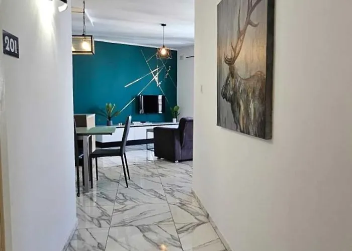 Apartament Modern, Spacious 4-bedroom, 3-bathroom At Swigg 2 *