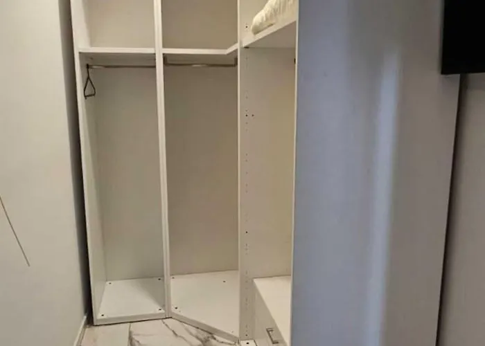 Modern, Spacious 4-bedroom, 3-bathroom At Swigg 2 Apartament *