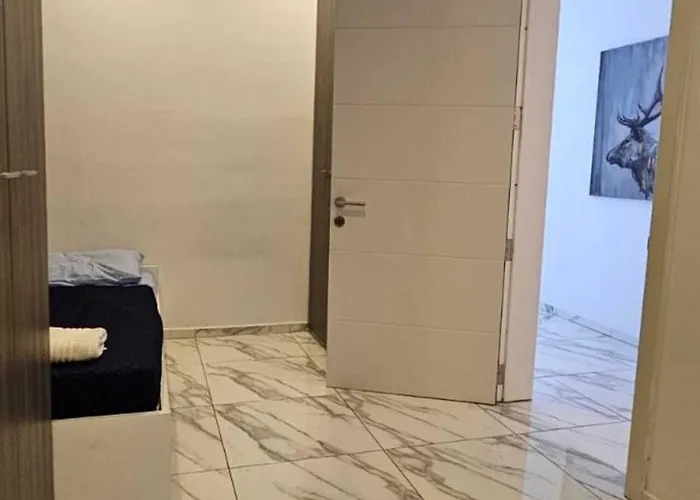 Апартаменты Modern, Spacious 4-bedroom, 3-bathroom At Swigg 2 *