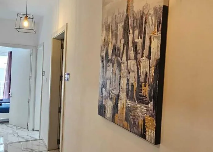 Апартаменты Modern, Spacious 4-bedroom, 3-bathroom At Swigg 2